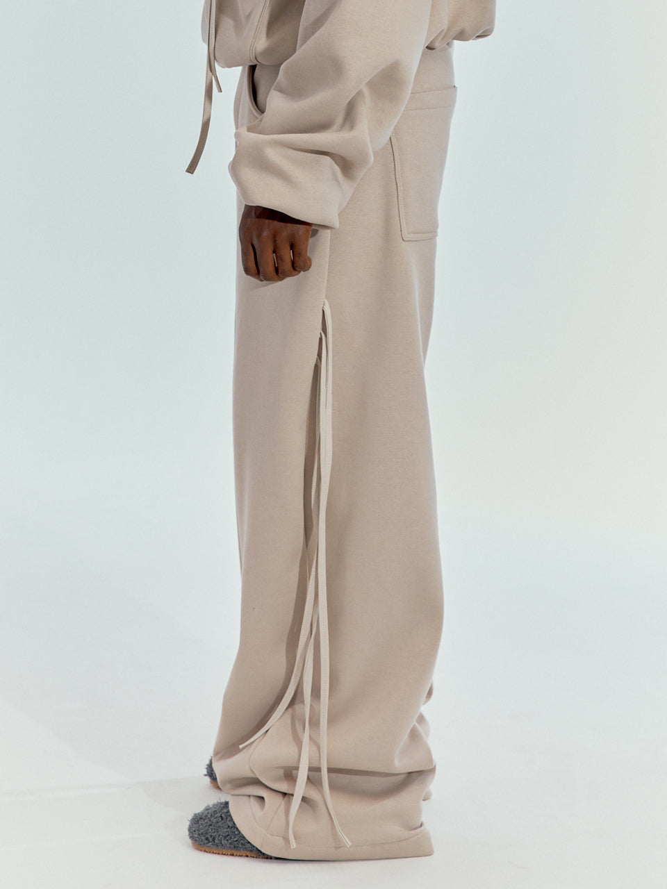 CREME LACED SWEATPANTS